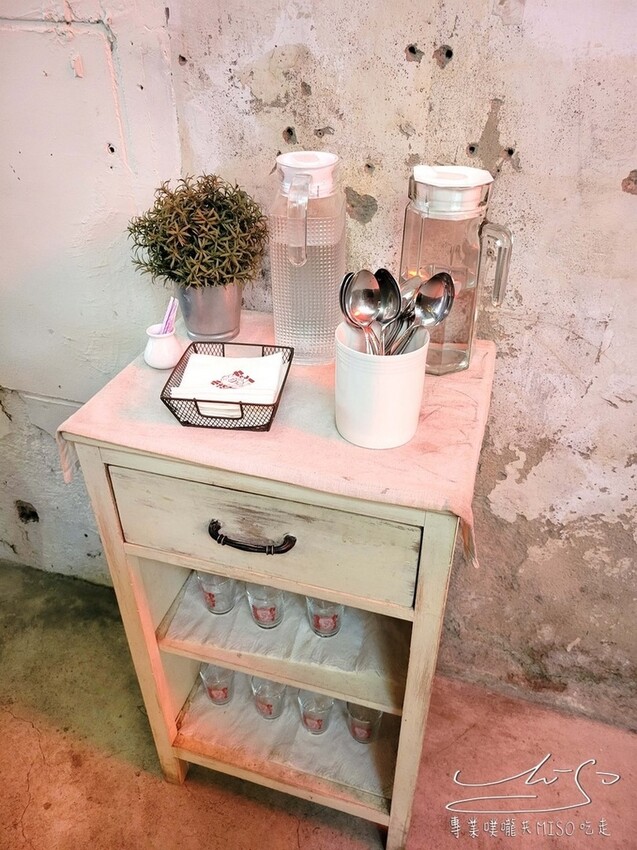 【台中美食】小次男咖哩所 ➤ 日式濃郁咖哩，文青咖哩販賣所！目前有兩間，小次男本店與審計新村二店！