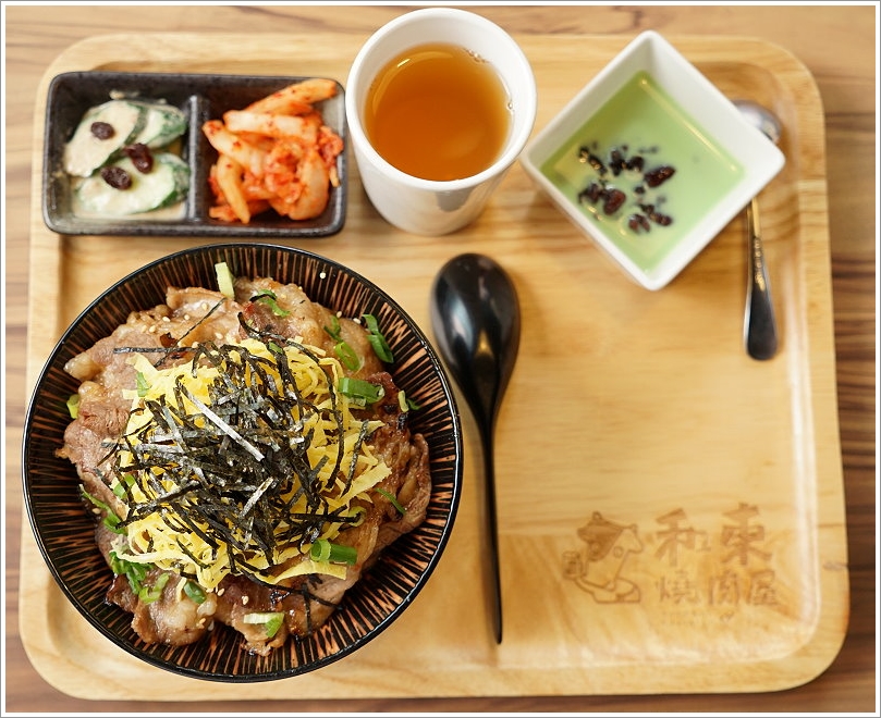 【桃園美食】和東燒肉屋‧平日午間限定的美味丼飯!大理石雪花牛肉丼推薦!