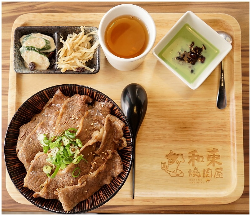 【桃園美食】和東燒肉屋‧平日午間限定的美味丼飯!大理石雪花牛肉丼推薦!
