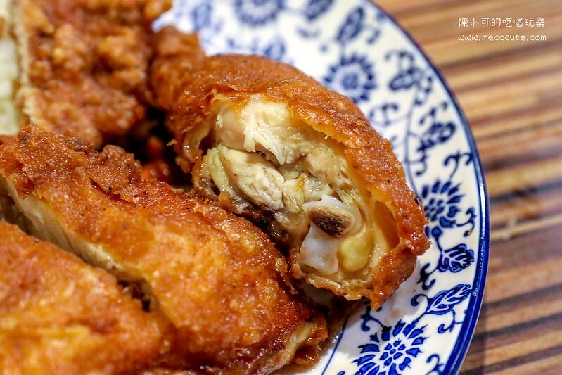 台北市萬華區店面招牌超小不起眼,藏在地下一樓的美食,網友說最好吃的排骨飯是這間!