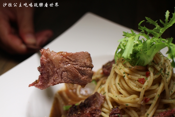 At • First Brunch緣來(忠孝店)：東區早午餐/義式餐廳『At • First Brunch 緣來(忠孝店)』捷運國父紀念館站