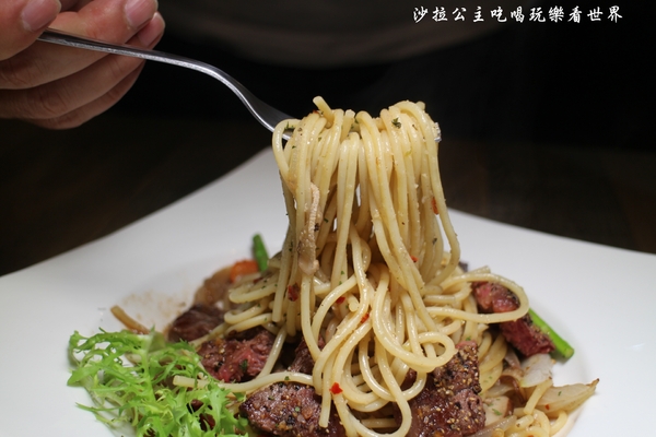 At • First Brunch緣來(忠孝店)：東區早午餐/義式餐廳『At • First Brunch 緣來(忠孝店)』捷運國父紀念館站