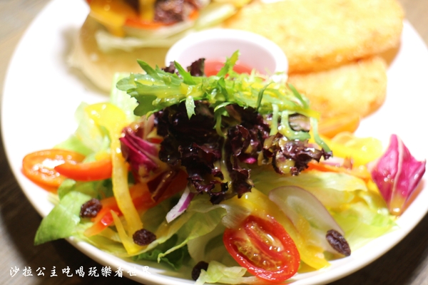 At • First Brunch緣來(忠孝店)：東區早午餐/義式餐廳『At • First Brunch 緣來(忠孝店)』捷運國父紀念館站