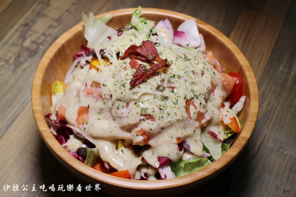 At • First Brunch緣來(忠孝店)：東區早午餐/義式餐廳『At • First Brunch 緣來(忠孝店)』捷運國父紀念館站