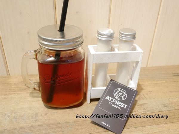 【東區早午餐】At ‧ First Brunch緣來(忠孝店) 木碗沙拉漢堡義大利麵燉飯歐姆雷 愛評體驗團 (8).JPG