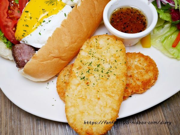 東區早午餐推薦【At • First Brunch 緣來-忠孝店】#起司瀑布 #班尼蛋 #大份量早午餐 #國父紀念館早午餐推薦 (19).JPG