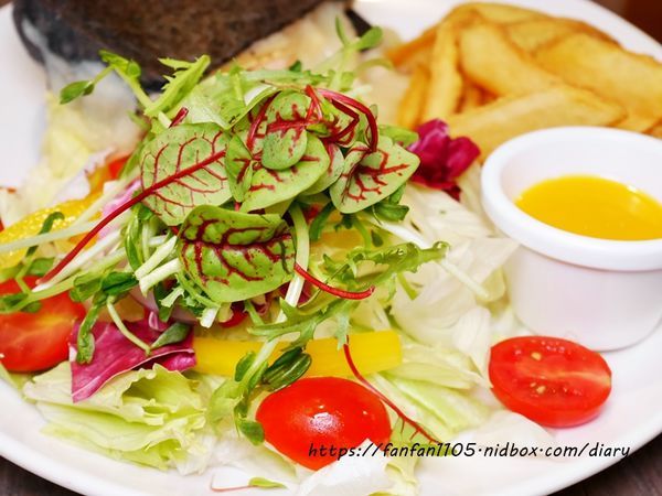 東區早午餐推薦【At • First Brunch 緣來-忠孝店】#起司瀑布 #班尼蛋 #大份量早午餐 #國父紀念館早午餐推薦 (12).JPG