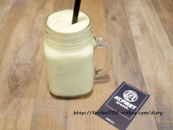 【東區早午餐】At ‧ First Brunch緣來(忠孝店) 木碗沙拉漢堡義大利麵燉飯歐姆雷 愛評體驗團 (9).JPG