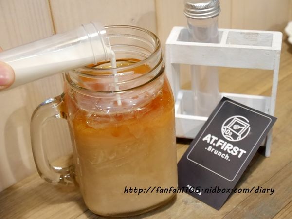 【東區早午餐】At ‧ First Brunch緣來(忠孝店) 木碗沙拉漢堡義大利麵燉飯歐姆雷 愛評體驗團 (23).JPG