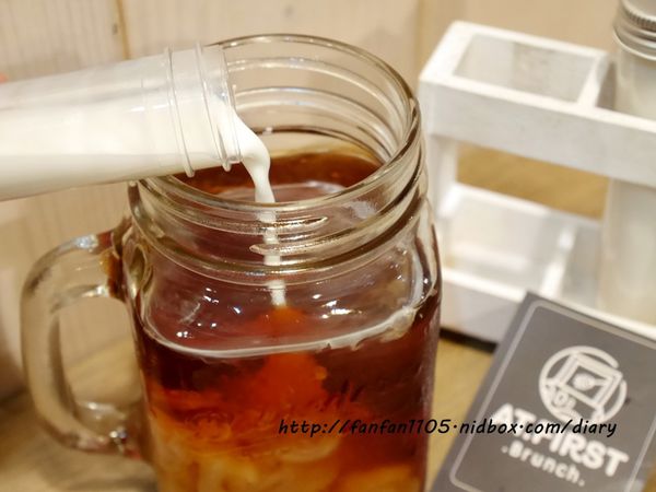 【東區早午餐】At ‧ First Brunch緣來(忠孝店) 木碗沙拉漢堡義大利麵燉飯歐姆雷 愛評體驗團 (22).JPG