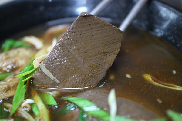 老瀚推車極品麻辣鴨血 (25).JPG