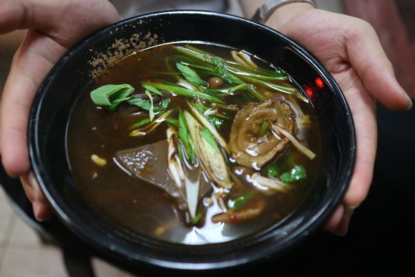 老瀚推車極品麻辣鴨血 (24).JPG