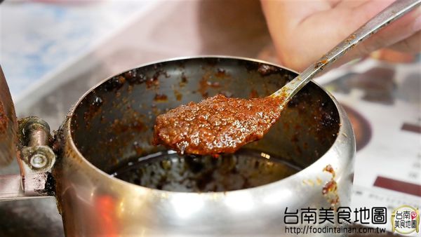 老瀚推車極品麻辣鴨血：【台南市-中西區美食】『老瀚推車極品麻辣鴨血』全新推出的邪惡宵夜美食『極品麻辣三寶麵』，可是用30多種中藥精燉的麻辣湯底呢◐ڡ◐*還有還有研發20多年的麻辣鴨血，那濃醇香麻的滋味丫~辣的超過癮！ヾ(≧▽≦*)o