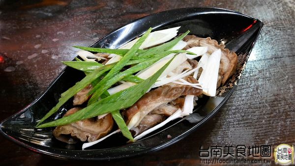 老瀚推車極品麻辣鴨血：【台南市-中西區美食】『老瀚推車極品麻辣鴨血』全新推出的邪惡宵夜美食『極品麻辣三寶麵』，可是用30多種中藥精燉的麻辣湯底呢◐ڡ◐*還有還有研發20多年的麻辣鴨血，那濃醇香麻的滋味丫~辣的超過癮！ヾ(≧▽≦*)o