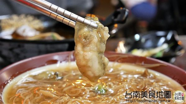 老瀚推車極品麻辣鴨血：【台南市-中西區美食】『老瀚推車極品麻辣鴨血』全新推出的邪惡宵夜美食『極品麻辣三寶麵』，可是用30多種中藥精燉的麻辣湯底呢◐ڡ◐*還有還有研發20多年的麻辣鴨血，那濃醇香麻的滋味丫~辣的超過癮！ヾ(≧▽≦*)o