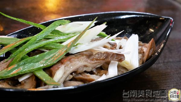 老瀚推車極品麻辣鴨血：【台南市-中西區美食】『老瀚推車極品麻辣鴨血』全新推出的邪惡宵夜美食『極品麻辣三寶麵』，可是用30多種中藥精燉的麻辣湯底呢◐ڡ◐*還有還有研發20多年的麻辣鴨血，那濃醇香麻的滋味丫~辣的超過癮！ヾ(≧▽≦*)o