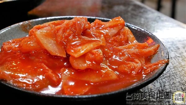 老瀚推車極品麻辣鴨血：【台南市-中西區美食】『老瀚推車極品麻辣鴨血』全新推出的邪惡宵夜美食『極品麻辣三寶麵』，可是用30多種中藥精燉的麻辣湯底呢◐ڡ◐*還有還有研發20多年的麻辣鴨血，那濃醇香麻的滋味丫~辣的超過癮！ヾ(≧▽≦*)o