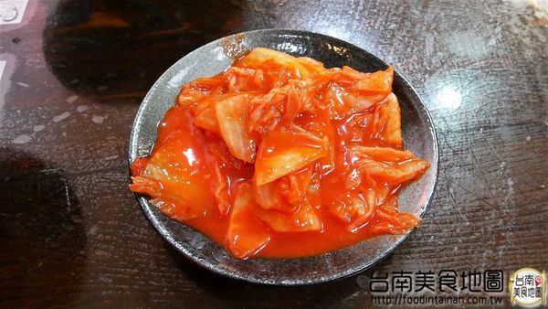 老瀚推車極品麻辣鴨血：【台南市-中西區美食】『老瀚推車極品麻辣鴨血』全新推出的邪惡宵夜美食『極品麻辣三寶麵』，可是用30多種中藥精燉的麻辣湯底呢◐ڡ◐*還有還有研發20多年的麻辣鴨血，那濃醇香麻的滋味丫~辣的超過癮！ヾ(≧▽≦*)o