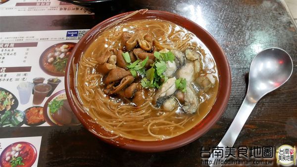 老瀚推車極品麻辣鴨血：【台南市-中西區美食】『老瀚推車極品麻辣鴨血』全新推出的邪惡宵夜美食『極品麻辣三寶麵』，可是用30多種中藥精燉的麻辣湯底呢◐ڡ◐*還有還有研發20多年的麻辣鴨血，那濃醇香麻的滋味丫~辣的超過癮！ヾ(≧▽≦*)o