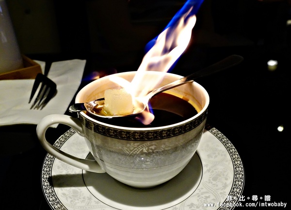 Fa cafe 天母店：【天母美食】Fa cafe咖啡廳 隱身在天母街角的餐酒館 會噴火的咖啡及特製調酒 給您視覺味覺雙享受！近天母市集