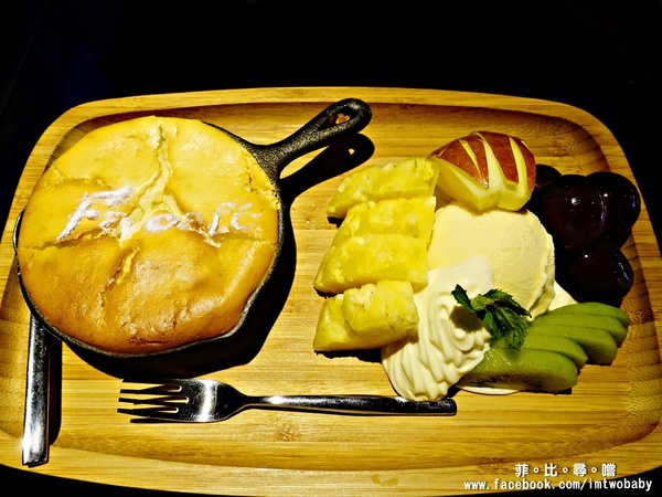 Fa cafe 天母店：【天母美食】Fa cafe咖啡廳 隱身在天母街角的餐酒館 會噴火的咖啡及特製調酒 給您視覺味覺雙享受！近天母市集