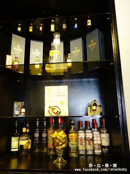 Fa cafe 天母店：【天母美食】Fa cafe咖啡廳 隱身在天母街角的餐酒館 會噴火的咖啡及特製調酒 給您視覺味覺雙享受！近天母市集