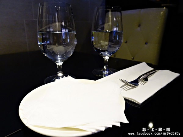 Fa cafe 天母店：【天母美食】Fa cafe咖啡廳 隱身在天母街角的餐酒館 會噴火的咖啡及特製調酒 給您視覺味覺雙享受！近天母市集