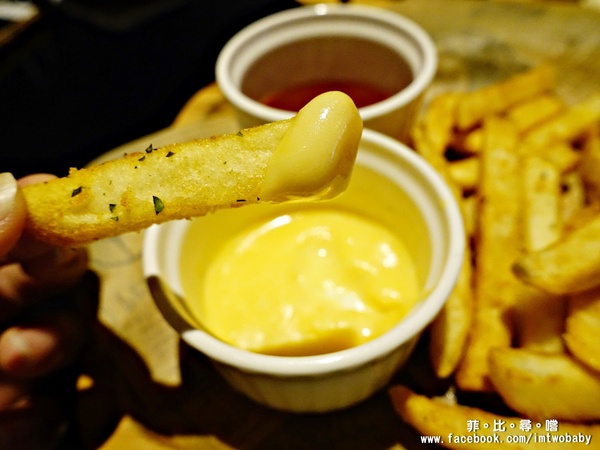 Fa cafe 天母店：【天母美食】Fa cafe咖啡廳 隱身在天母街角的餐酒館 會噴火的咖啡及特製調酒 給您視覺味覺雙享受！近天母市集