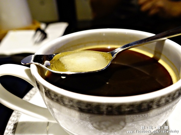 Fa cafe 天母店：【天母美食】Fa cafe咖啡廳 隱身在天母街角的餐酒館 會噴火的咖啡及特製調酒 給您視覺味覺雙享受！近天母市集