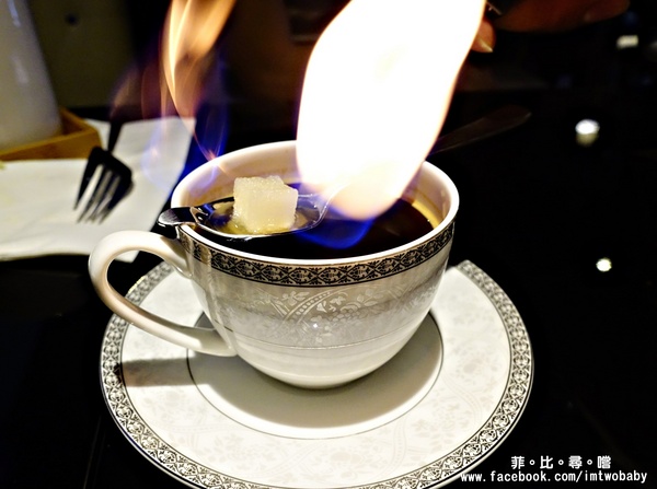 Fa cafe 天母店：【天母美食】Fa cafe咖啡廳 隱身在天母街角的餐酒館 會噴火的咖啡及特製調酒 給您視覺味覺雙享受！近天母市集