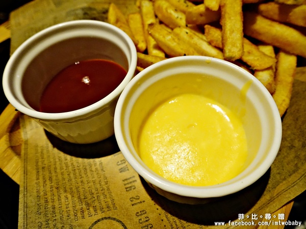 Fa cafe 天母店：【天母美食】Fa cafe咖啡廳 隱身在天母街角的餐酒館 會噴火的咖啡及特製調酒 給您視覺味覺雙享受！近天母市集