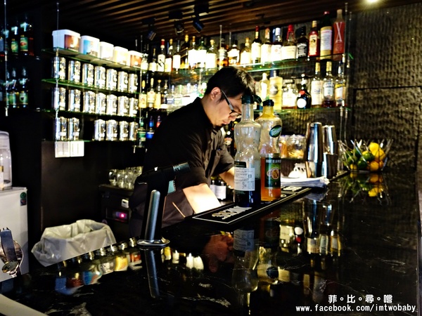 Fa cafe 天母店：【天母美食】Fa cafe咖啡廳 隱身在天母街角的餐酒館 會噴火的咖啡及特製調酒 給您視覺味覺雙享受！近天母市集