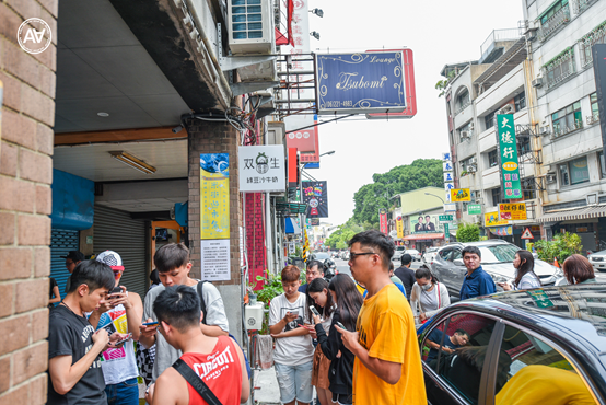 双生綠豆沙牛奶:台南中西區美食-台南近期最火紅的飲料,每日限量,想喝要趁早!