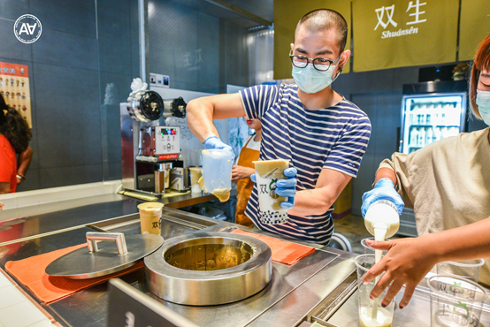 双生綠豆沙牛奶:台南中西區美食-台南近期最火紅的飲料,每日限量,想喝要趁早!