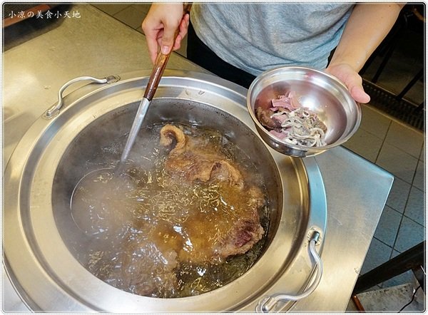 台南阿財牛肉湯(台中五權店)：台中西區』台南阿財牛肉湯║晚餐消夜新選擇，限量現宰牛肉直輸，清甜牛肉湯晚來就吃不到惹。。。