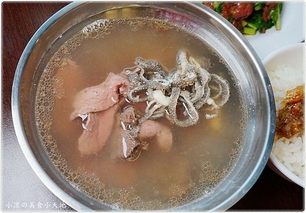 台南阿財牛肉湯(台中五權店)：台中西區』台南阿財牛肉湯║晚餐消夜新選擇，限量現宰牛肉直輸，清甜牛肉湯晚來就吃不到惹。。。