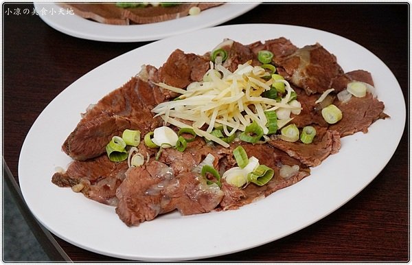 台南阿財牛肉湯(台中五權店)：台中西區』台南阿財牛肉湯║晚餐消夜新選擇，限量現宰牛肉直輸，清甜牛肉湯晚來就吃不到惹。。。