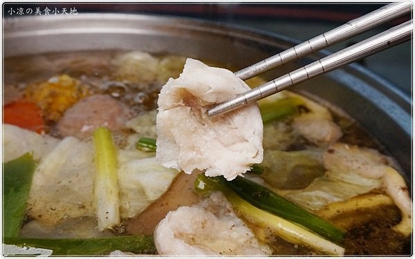 台南阿財牛肉湯(台中五權店)：台中西區』台南阿財牛肉湯║晚餐消夜新選擇，限量現宰牛肉直輸，清甜牛肉湯晚來就吃不到惹。。。