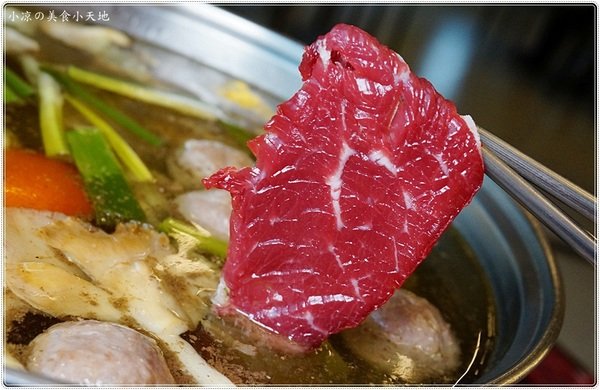 台南阿財牛肉湯(台中五權店)：台中西區』台南阿財牛肉湯║晚餐消夜新選擇，限量現宰牛肉直輸，清甜牛肉湯晚來就吃不到惹。。。