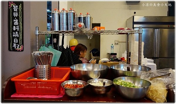 台南阿財牛肉湯(台中五權店)：台中西區』台南阿財牛肉湯║晚餐消夜新選擇，限量現宰牛肉直輸，清甜牛肉湯晚來就吃不到惹。。。