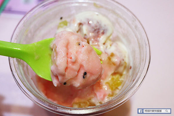 台北東區【Pink Ice冰飲品專賣】新鮮水果雪花冰。開幕第二杯半價。東區冰品。東區冰淇淋