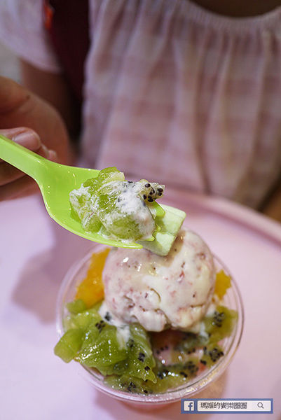 台北東區【Pink Ice冰飲品專賣】新鮮水果雪花冰。開幕第二杯半價。東區冰品。東區冰淇淋