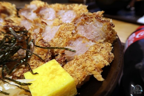 炸去啃：信義新光三越 炸去啃鹹酥雞巨無霸雞排飯/泰式松阪豬 歡樂分享餐推薦炸薯片/炸鬆餅~