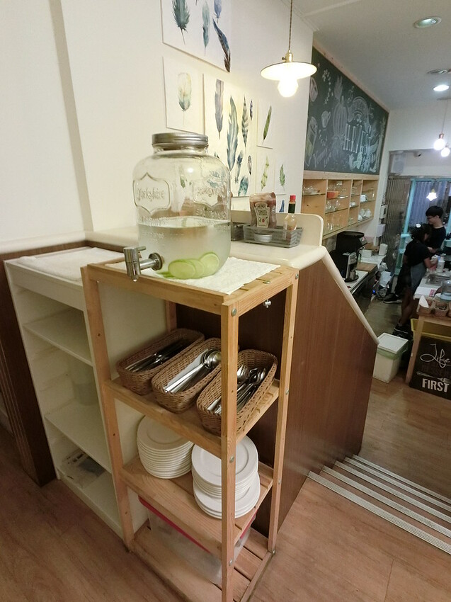 台中必吃雲朵舒芙蕾厚鬆餅！Tiffany藍餐廳野米樂，近科博館超方便。