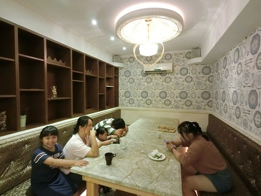 台中必吃雲朵舒芙蕾厚鬆餅！Tiffany藍餐廳野米樂，近科博館超方便。