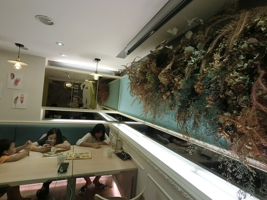 台中必吃雲朵舒芙蕾厚鬆餅！Tiffany藍餐廳野米樂，近科博館超方便。