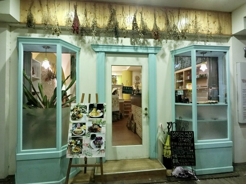 台中必吃雲朵舒芙蕾厚鬆餅！Tiffany藍餐廳野米樂，近科博館超方便。