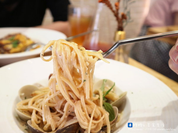 野米樂YummyLove box meal&restaurant：〖台中│美食〗野米樂YummyLove box meal&restaurant ❤ 鄰近科博館的小清新餐館，除了內用餐點外，平日還有提供外帶手作餐盒唷~