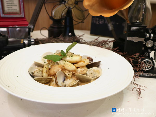 野米樂YummyLove box meal&restaurant：〖台中│美食〗野米樂YummyLove box meal&restaurant ❤ 鄰近科博館的小清新餐館，除了內用餐點外，平日還有提供外帶手作餐盒唷~