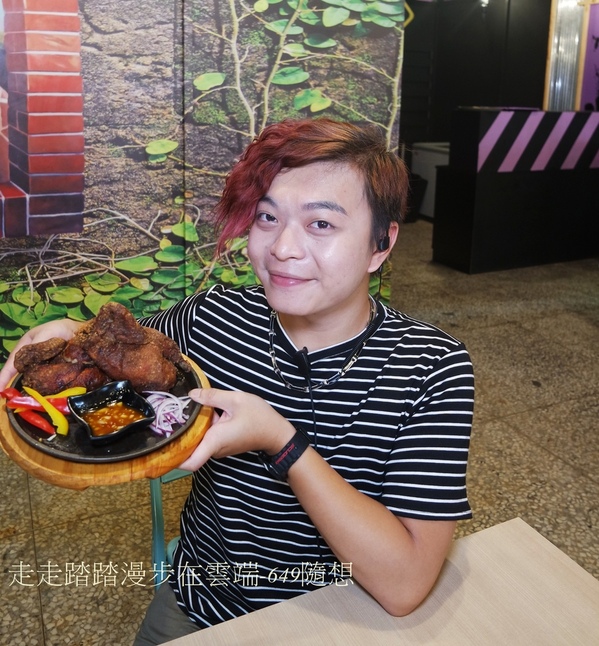 饕飽複合飲食館:宜蘭多國風味料理餐廳【饕飽複合飲食館】,近宜蘭火車站,東門夜市旁。套餐組合白飯/湯品無限續;打卡再送蝶豆花漸層氣泡飲。吃得巧也吃得飽CP值超高